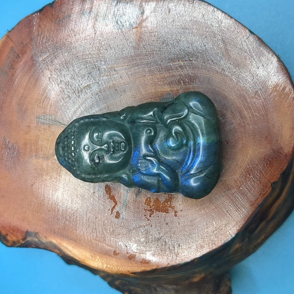 Super flashy labradorite Buddah carving - can stand up